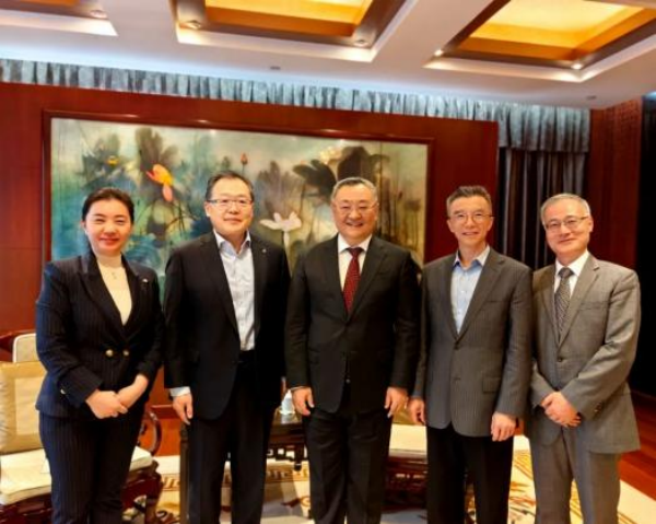 Chairman Xu Chen visits Ambassador Fu Cong2_副本.png
